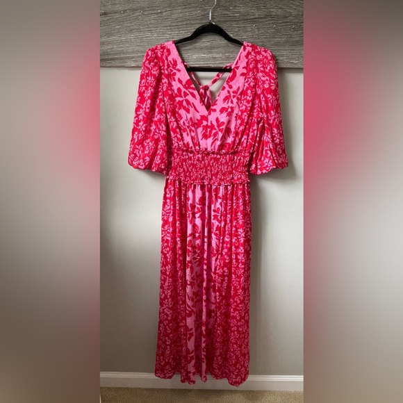 Taylor Dresses & Skirts - Taylor Pink V-Neck Bishop Sleeve Sundress